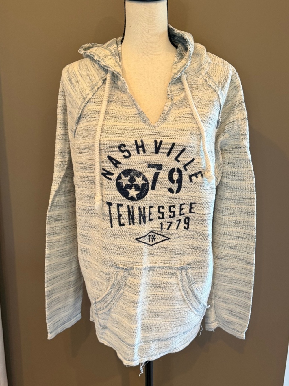 Nashville Cut V-Neck Blue & White Beachy Long Sleeve Hoodie Sweatshirt, Size Med